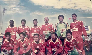 Ludovic Casset (người mang áo số 2) trong đội hình xuất phát của CLB Đà Nẵng. Ảnh: Ludovic Casset