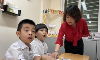 SGK tăng giá, phụ huynh thêm gánh nặng chi phí. Ảnh: Quỳnh Anh