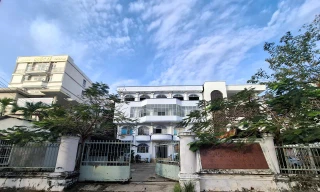 Trụ sở Sở Văn hoá – Thể thao và Du lịch dời về chung toà nhà UBND tỉnh vẫn bỏ không thời gian qua, có dấu hiệu xuống cấp nghiêm trọng