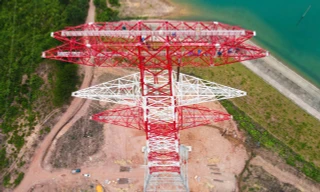 Dự án đường dây 500kV mạch 3 qua Hà Tĩnh. Ảnh: Phạm Trường