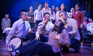 “Làng song sinh” do NSND Trung Hiếu, Giám đốc Nhà hát Kịch Hà Nội dàn dựng, sẽ dự Liên hoan. Ảnh: KỲ SƠN
