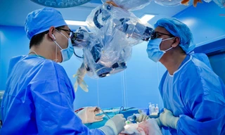 Các bác sĩ can thiệp cho một trường hợp bị đột quỵ 