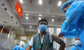 Các địa phương cần đẩy nhanh tốc độ tiêm vắc-xin phòng COVID-19. Ảnh: Duy Phạm