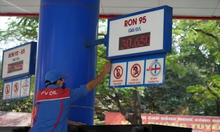 Theo Bộ Công Thương, giá xăng ở Malaysia rẻ do được chính phủ trợ giá rất nhiều và không áp thuế trong nước (Ảnh minh họa). Ảnh: Như Ý