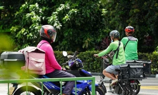 Shipper là nghề cạnh tranh quyết liệt ở Singapore