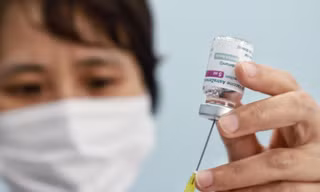 Mua thêm 61 triệu liệu vắc-xin COVID-19, trong đó có hơn 2.500 tỷ đồng tiền từ Quỹ Vắc-xin.