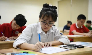 Học sinh dự thi tuyển sinh lớp 10 tại Hà Nội. Ảnh: NHƯ Ý