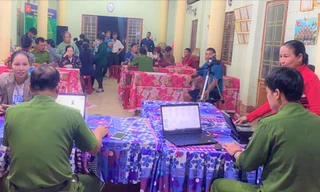 Lực lượng công an Đắk Nông làm CCCD và tài khoản định danh điện tử cho người dân