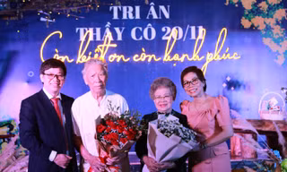 Vợ chồng TS Nguyễn Thanh Tùng cùng bố mẹ trong đêm nhạc “để đời” 