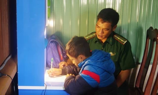 Những ông bố nuôi ở miền biên thùy