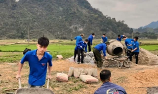 Chuyện xóa nhà tạm ở vùng cao - Bài 4: Áo xanh nhập cuộc