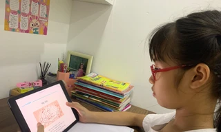 Bên cạnh sách bản giấy, học sinh có thể tham khảo và luyện tập thêm với sách giáo khoa điện tử