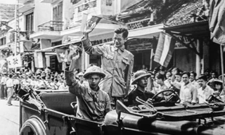 Đoàn quân chiến thắng vào tiếp quản Thủ đô