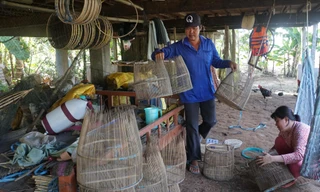 Anh Bùi Phú Toàn mang lọp đi đặt