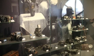 Một số hiện vật được trưng bày tại bảo tàng Nhiếp ảnh Lai Xá. Ảnh: Việt Khôi