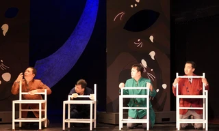 Dàn nghệ sĩ hùng hậu bảo chứng cho sự ăn khách của vở diễn. Ảnh: KỲ SƠN