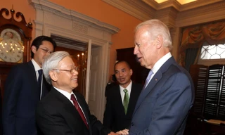 Tổng Bí thư Nguyễn Phú Trọng thăm chính thức Mỹ từ ngày 5-12/7/2015. Trong ảnh: Phó Tổng thống Mỹ Joe Biden đón Tổng Bí thư Nguyễn Phú Trọng dự chiêu đãi của Chính quyền Mỹ do Phó Tổng thống Joe Biden chủ trì. Ảnh: TTXVN