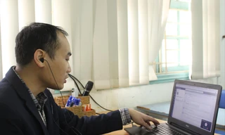 Thêm một mùa sinh viên học, thi trực tuyến vì dịch COVID-19. Ảnh: Diệp An