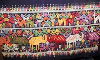 Hoa văn trên váy của phụ nữ Thái ở Nghệ An