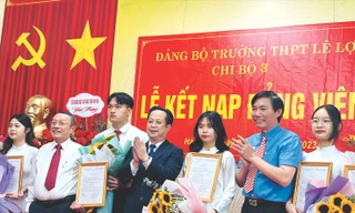 Học sinh được kết nạp Đảng tại Trường THPT Lê Lợi (Hà Nội) ngày 25/4/2023 