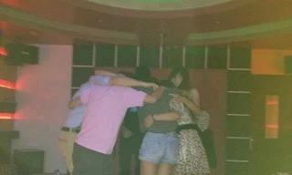 Cháy túi vì tiệc tùng thâu đêm