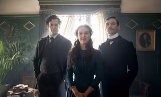 Nam thần Sam Claflin vắng mặt trong “Enola Holmes 2”: Mất tích luôn hay sẽ sớm trở lại?