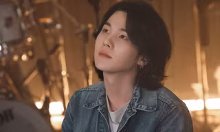 SUGA (BTS) kể chuyện đi vòng quanh thế giới để sáng tác trong “SUGA: Road To D-DAY”