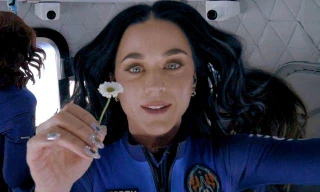 Đối mặt với những chỉ trích, Katy Perry hối hận vì bay ra ngoài không gian?