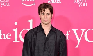 Hoàng tử của “Red, White and Royal Blue” lấy cảm hứng từ BTS cho vai diễn mới