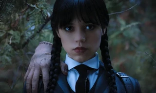 “Wednesday” của Tim Burton: Chưa đủ ma quái nhưng vẫn độc đáo, không xem thì phí!