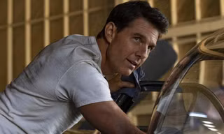 Ở tuổi 59, Tom Cruise vẫn thực hiện các pha hành động, cho diễn viên đóng thế "nghỉ khỏe"