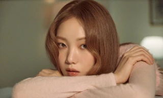 "Tiên Nữ Cử Tạ" Lee Sung Kyung ra mắt ở vai trò mới, xứng danh người đẹp đa tài