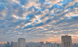 Hà Nội mùa Thu siêu đẹp: Không cần lên cao nguyên vì trời hôm nay nhiều mây cực 