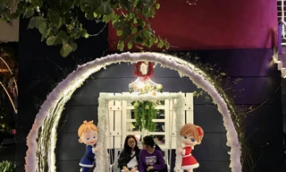 Đại học Thăng Long ngập tràn không khí Giáng sinh sớm, hội sinh viên tha hồ “sống ảo“