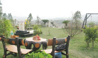 Một góc khu mộ trong công viên nghĩa trang Lạc Hồng Viên