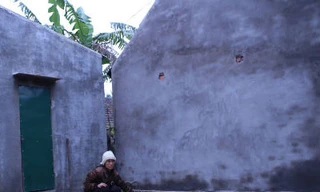 Sửa nhà, đổ tường đè chết con hàng xóm