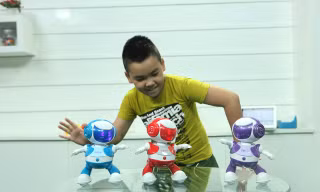 Robot nhảy TOSY ra mắt dịp Trung thu