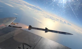 Mỹ đặt mua tên lửa AIM-120 AMRAAM cho Ukraine 