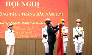 Trao Huân chương cao quý tặng Bộ Công an và các tập thể, cá nhân xuất sắc