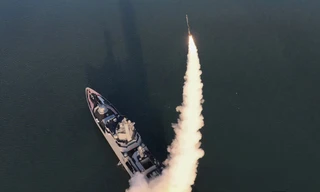 Triều Tiên phóng thử tên lửa từ tàu chiến mới