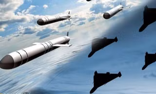 Nga phóng hơn 200 tên lửa và máy bay không người lái, Ukraine điều tiêm kích F-16 đáp trả