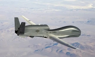 Trinh sát RQ-4B Global Hawk của Mỹ ‘treo’ 10 giờ đồng hồ ngoài khơi bán đảo Crimea