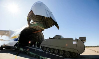 Australia chuẩn bị xe bọc thép và lô đạn pháo mới cho Ukraine 