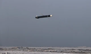 Triều Tiên phóng nhiều tên lửa sau sự cố hạ thủy tàu chiến