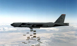 Mỹ điều 'pháo đài bay' B-52 không kích các mục tiêu ở Syria
