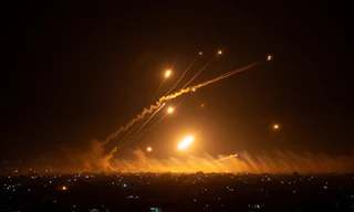 Nga phá hủy hàng trăm tên lửa và máy bay không người lái hướng về Crimea