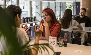 Phụ nữ Ukraine chật vật hẹn hò