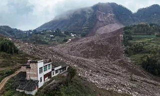 Trung Quốc dồn nguồn lực tìm kiếm 28 người mất tích trong vụ lở đất ở Tứ Xuyên