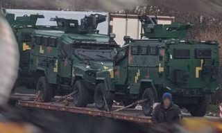 Rò rỉ hình ảnh quân đội Ukraine nhận lô khí tài ‘khủng’