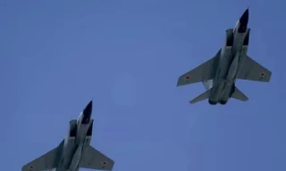 Bốn máy bay MiG-31K mang tên lửa Kinzhal của Nga xuất kích